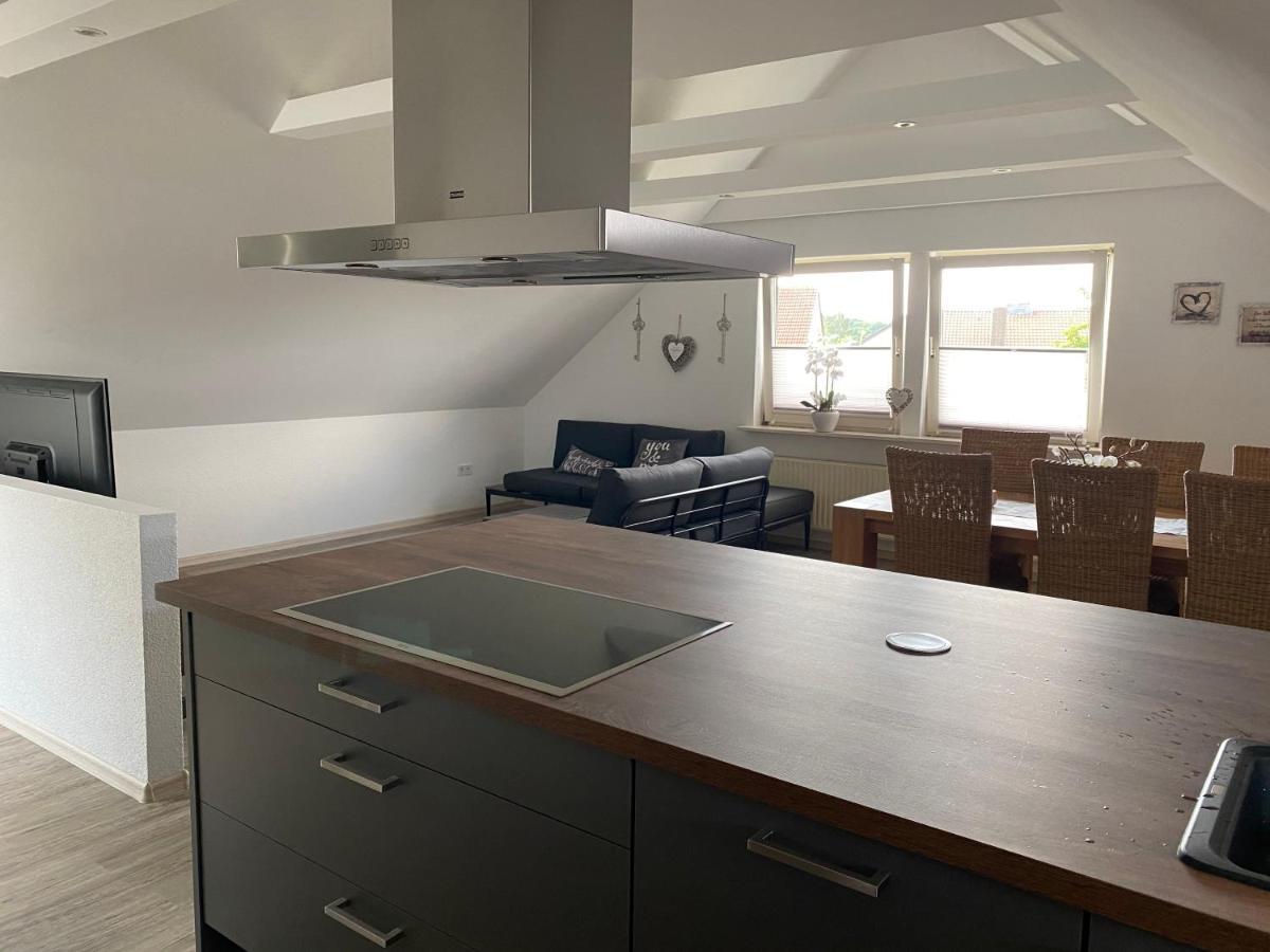 Traumhafte Dachgeschosswohnung Konigslutter Bagian luar foto