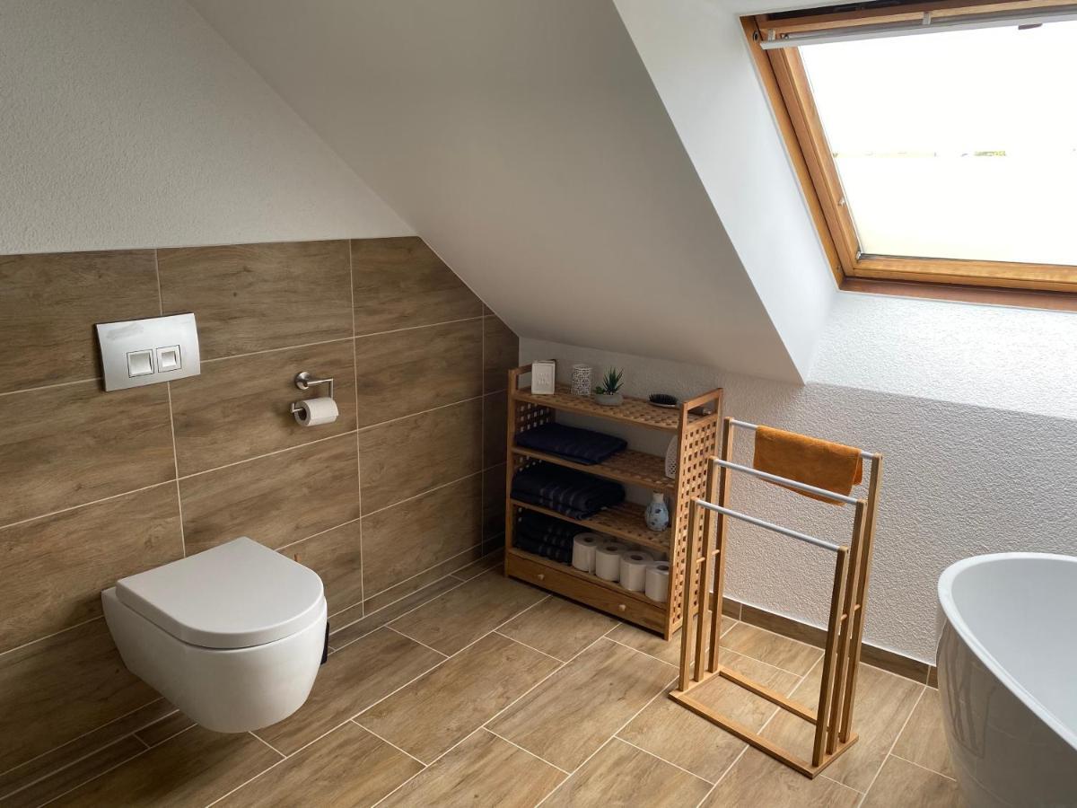 Traumhafte Dachgeschosswohnung Konigslutter Bagian luar foto