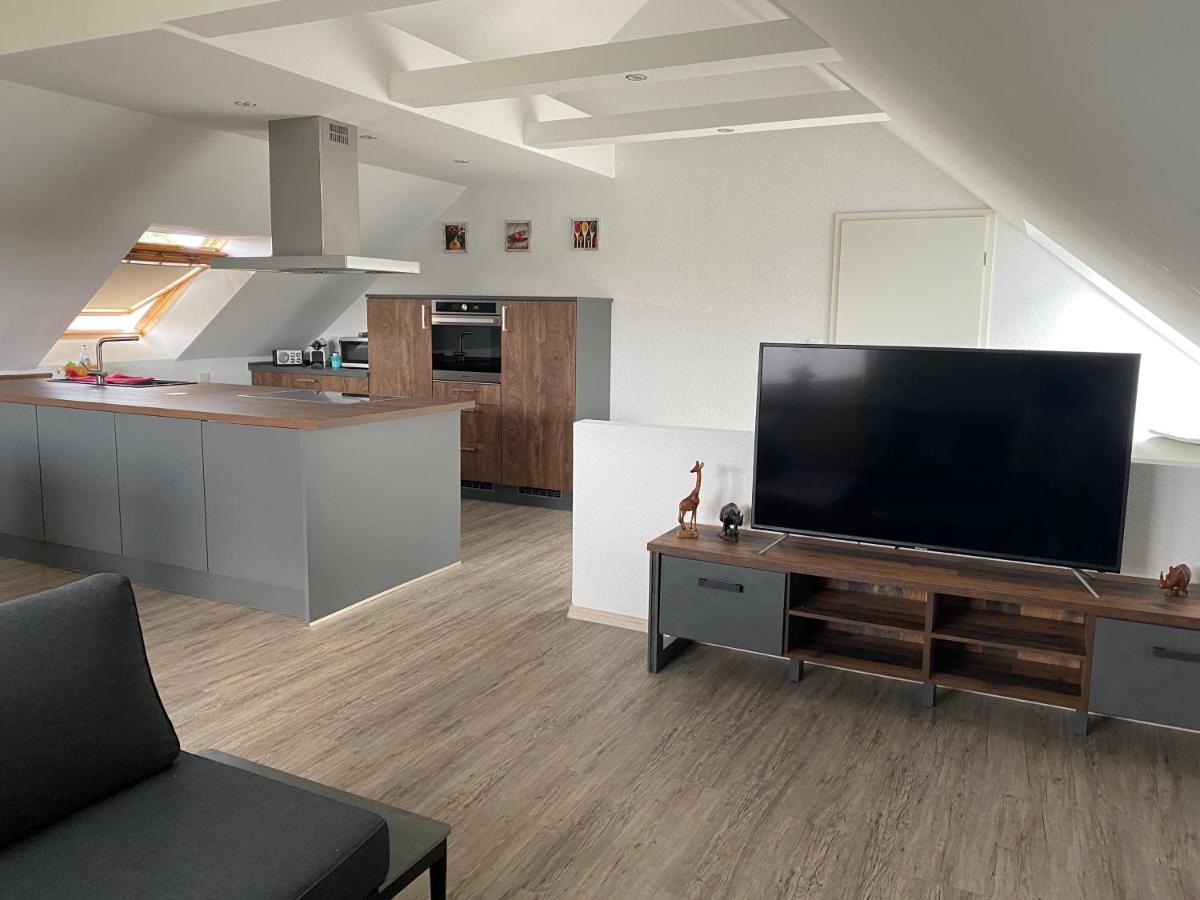 Traumhafte Dachgeschosswohnung Konigslutter Bagian luar foto