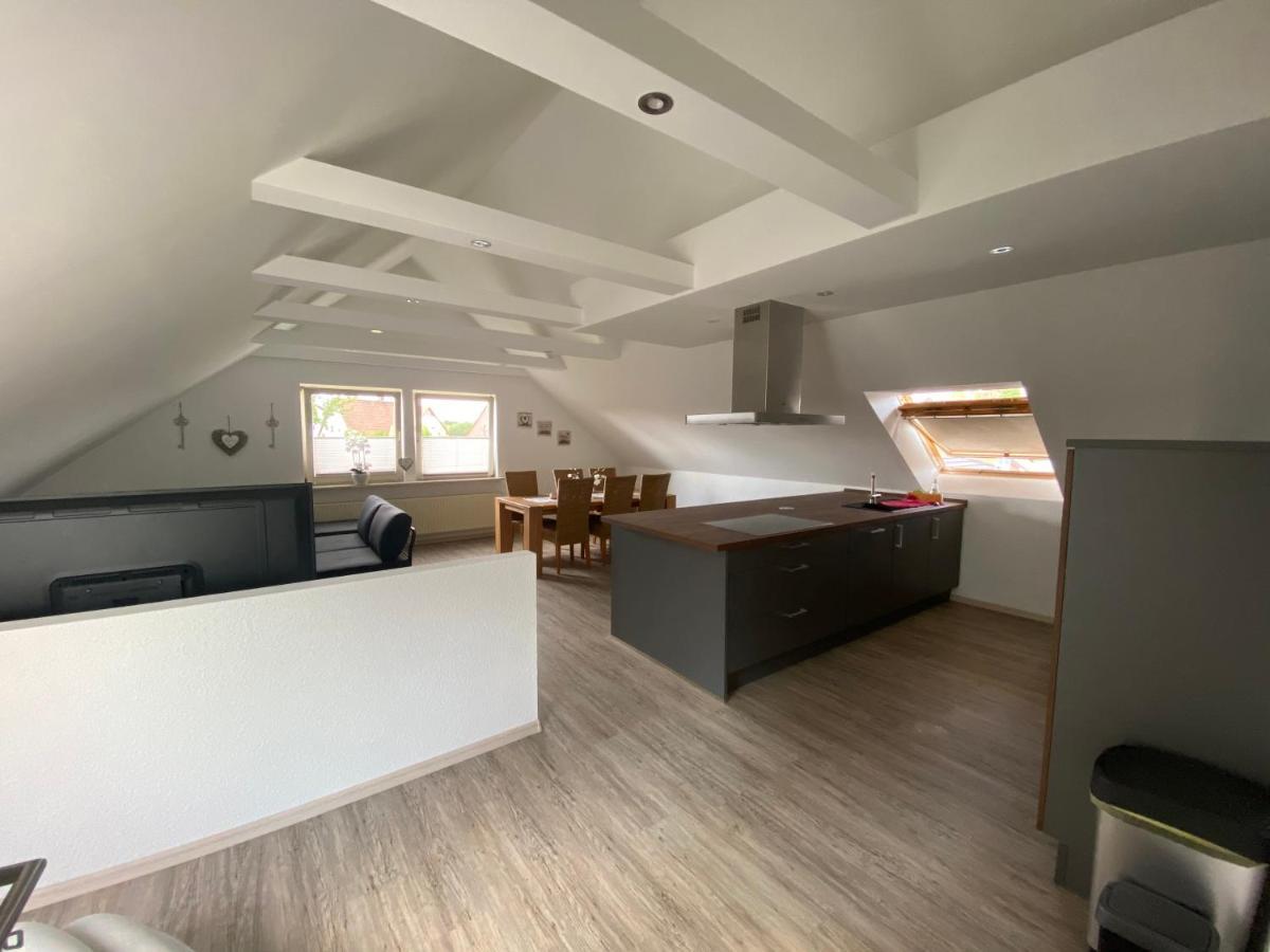 Traumhafte Dachgeschosswohnung Konigslutter Bagian luar foto