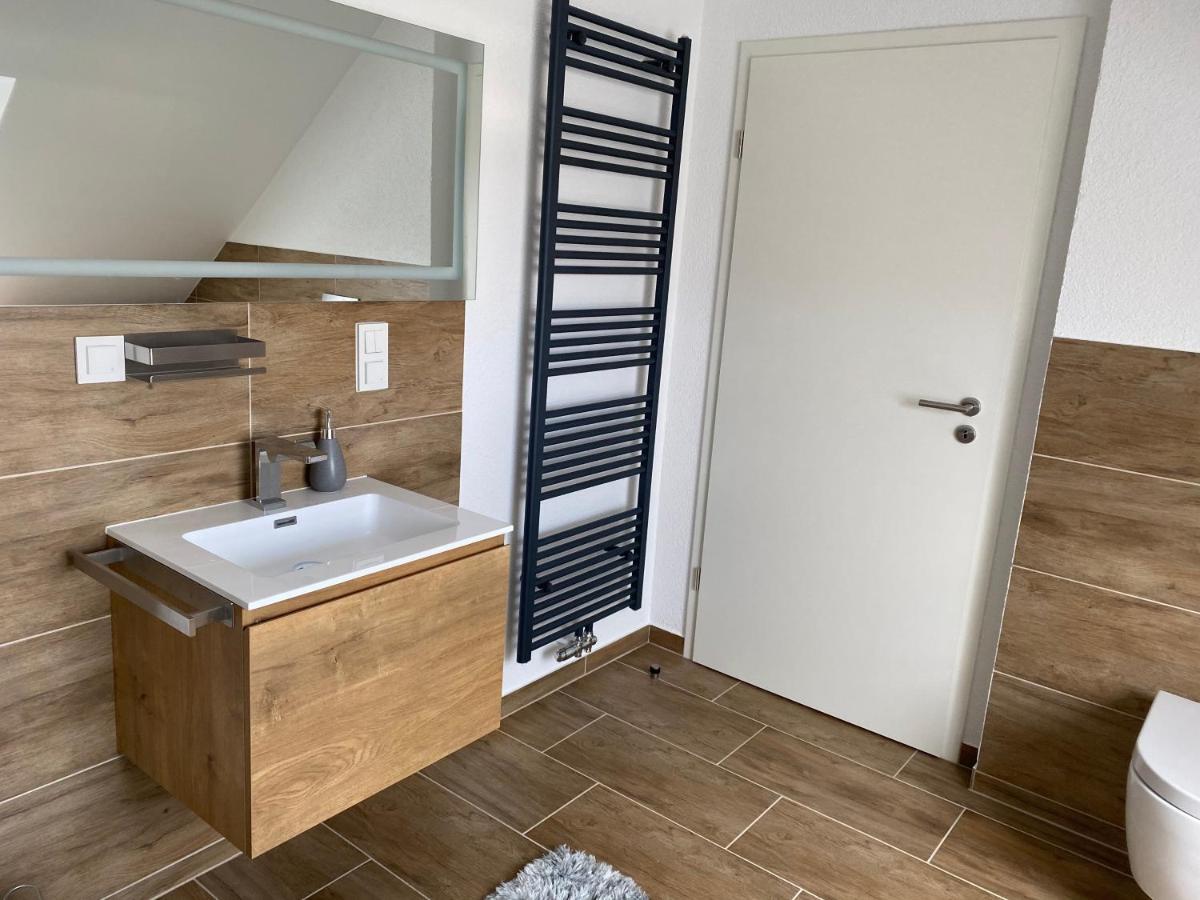 Traumhafte Dachgeschosswohnung Konigslutter Bagian luar foto