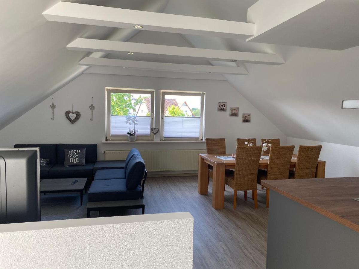 Traumhafte Dachgeschosswohnung Konigslutter Bagian luar foto