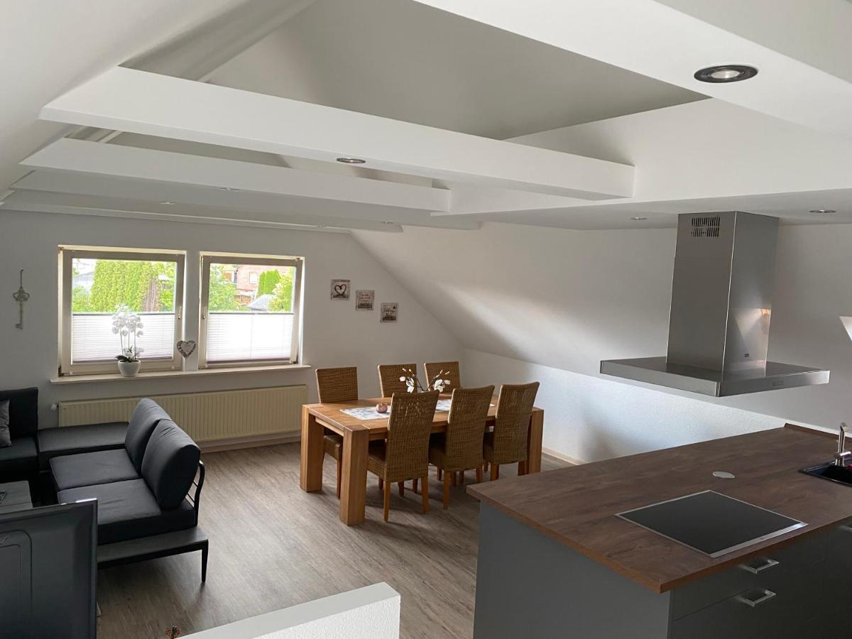 Traumhafte Dachgeschosswohnung Konigslutter Bagian luar foto
